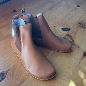 Pelanir Brown Barefoot Chelsea Boots